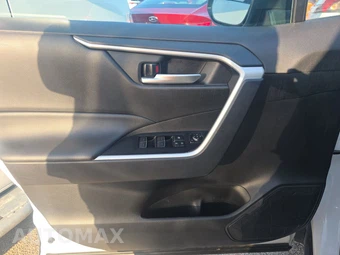 2025 Toyota RAV4 Hybrid XLE - miniatura 9