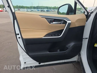 2025 Toyota RAV4 Hybrid XLE - miniatura 9