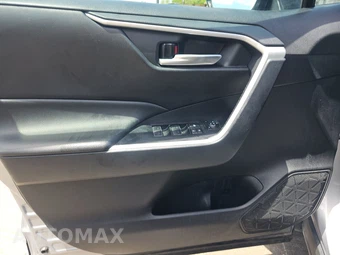 2025 Toyota RAV4 Hybrid XLE - miniatura 9