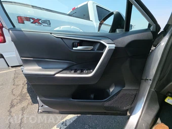 2025 Toyota RAV4 Hybrid XLE - miniatura 9