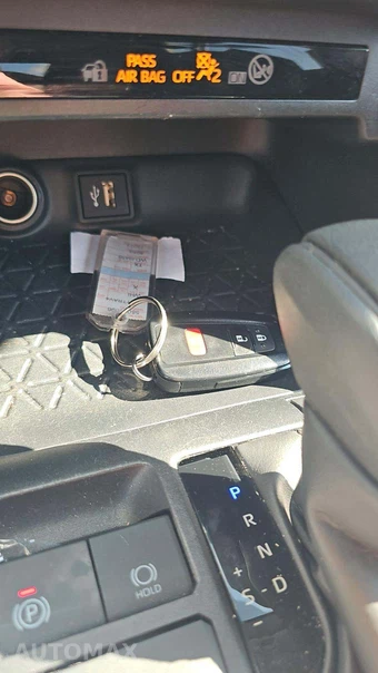 2025 Toyota RAV4 Hybrid XLE - miniatura 18