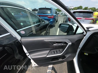 2025 Toyota RAV4 Hybrid XLE - miniatura 9