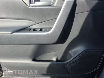 2025 Toyota RAV4 Hybrid XLE - miniatura 9