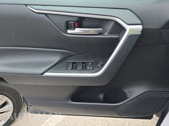 2025 Toyota RAV4 Hybrid XLE - miniatura 9