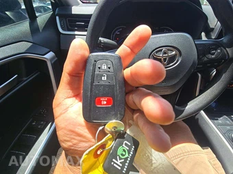 2025 Toyota RAV4 Hybrid XLE - miniatura 8