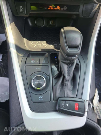 2025 Toyota RAV4 Hybrid XLE - miniatura 8