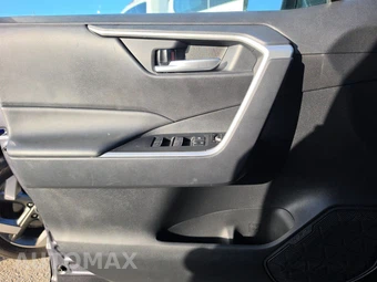 2025 Toyota RAV4 Hybrid XLE - miniatura 9