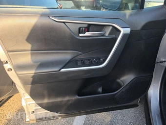 2025 Toyota RAV4 Hybrid XLE - miniatura 9