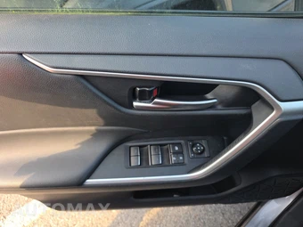 2025 Toyota RAV4 Hybrid XLE - miniatura 9