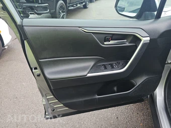 2025 Toyota RAV4 Hybrid XLE - miniatura 9