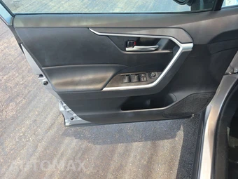 2025 Toyota RAV4 Hybrid XLE - miniatura 9