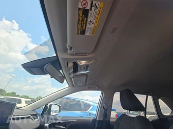 2025 Toyota RAV4 Hybrid XLE - miniatura 17