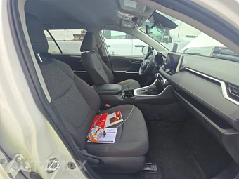 2025 Toyota RAV4 Hybrid XLE - miniatura 8