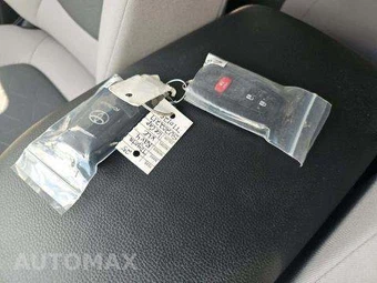 2025 Toyota RAV4 Hybrid XLE - miniatura 8