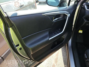 2025 Toyota RAV4 Hybrid XLE - miniatura 9