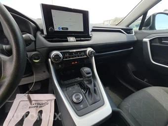 2025 Toyota RAV4 Hybrid XLE - miniatura 11