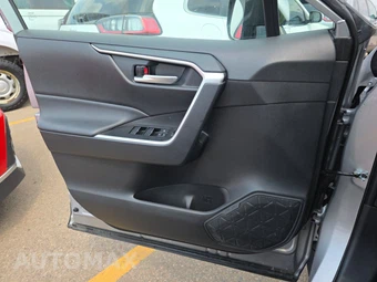 2025 Toyota RAV4 Hybrid XLE - miniatura 9