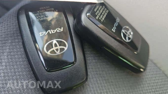 2025 Toyota RAV4 Hybrid XLE - miniatura 18