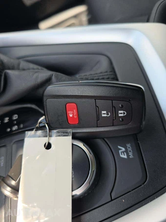 2025 Toyota RAV4 Hybrid XLE - miniatura 8