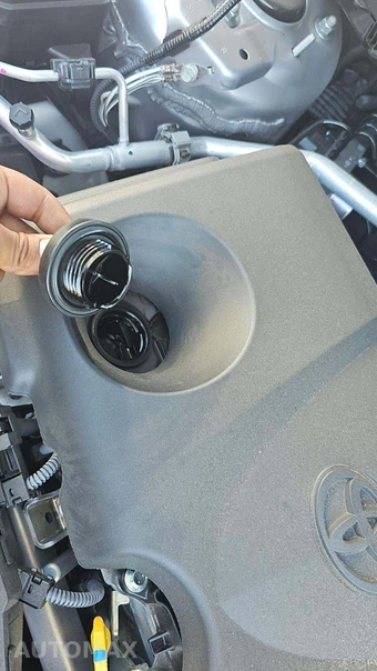 2025 Toyota RAV4 Hybrid XLE - miniatura 18
