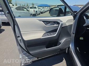 2025 Toyota RAV4 Hybrid XLE - miniatura 9