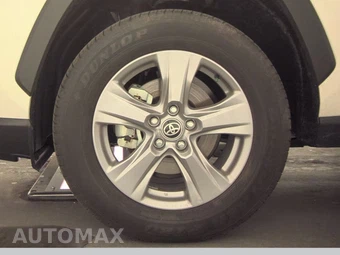 2025 Toyota RAV4 Hybrid XLE - miniatura 9
