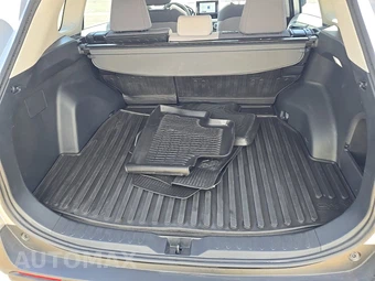 2025 Toyota RAV4 Hybrid XLE - miniatura 16