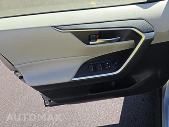 2025 Toyota RAV4 Hybrid XLE - miniatura 9