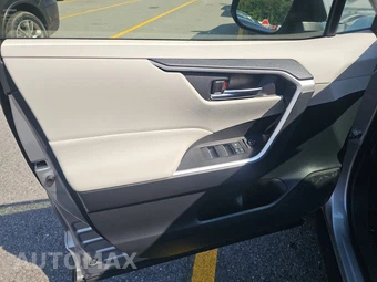 2025 Toyota RAV4 Hybrid XLE - miniatura 9