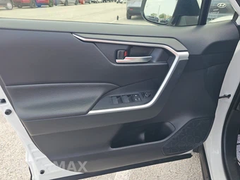2025 Toyota RAV4 Hybrid XLE - miniatura 9
