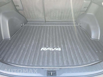 2025 Toyota RAV4 LE - miniatura 11