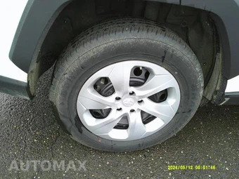 2025 Toyota RAV4 LE - miniatura 16