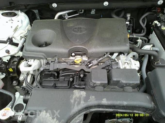2025 Toyota RAV4 LE - miniatura 7