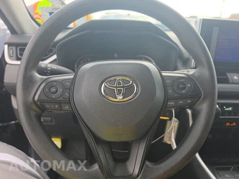 2025 Toyota RAV4 LE - miniatura 10