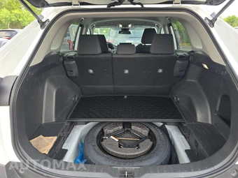 2025 Toyota RAV4 LE - miniatura 16