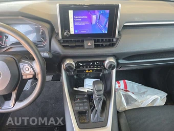 2025 Toyota RAV4 LE - miniatura 11