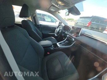 2025 Toyota RAV4 LE - miniatura 8