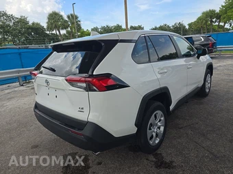 2025 Toyota RAV4 LE - miniatura 4