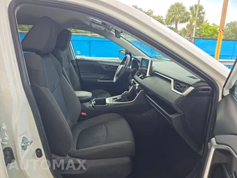 2025 Toyota RAV4 LE - miniatura 8