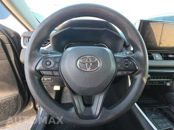 2025 Toyota RAV4 LE – miniatura 10