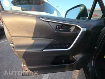 2025 Toyota RAV4 LE – miniatura 9