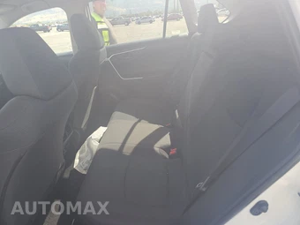 2025 Toyota RAV4 LE - miniatura 13