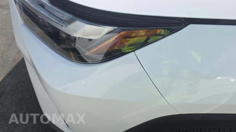 2025 Toyota RAV4 LE - miniatura 23