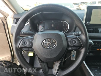 2025 Toyota RAV4 LE - miniatura 10