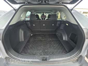 2025 Toyota RAV4 LE - miniatura 16
