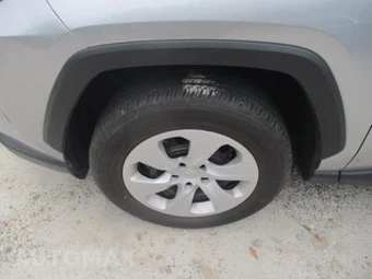 2025 Toyota RAV4 LE – miniatura 19