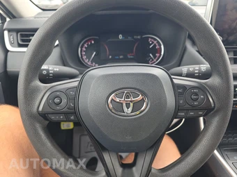 2025 Toyota RAV4 LE - miniatura 10