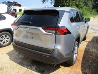 2025 Toyota RAV4 LE - miniatura 15