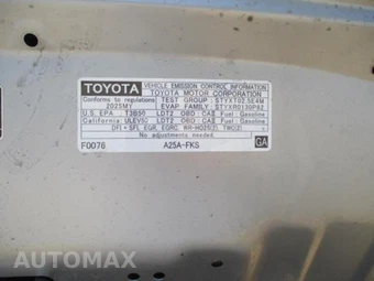 2025 Toyota RAV4 LE - miniatura 17