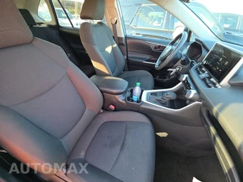 2025 Toyota RAV4 LE – miniatura 8